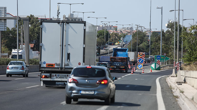 Απαγόρευση κυκλοφορίας για τα φορτηγά στην εθνική οδό Λάρισας-Κοζάνης και στη Λάρισας-Ελασσόνας-Κοζάνης